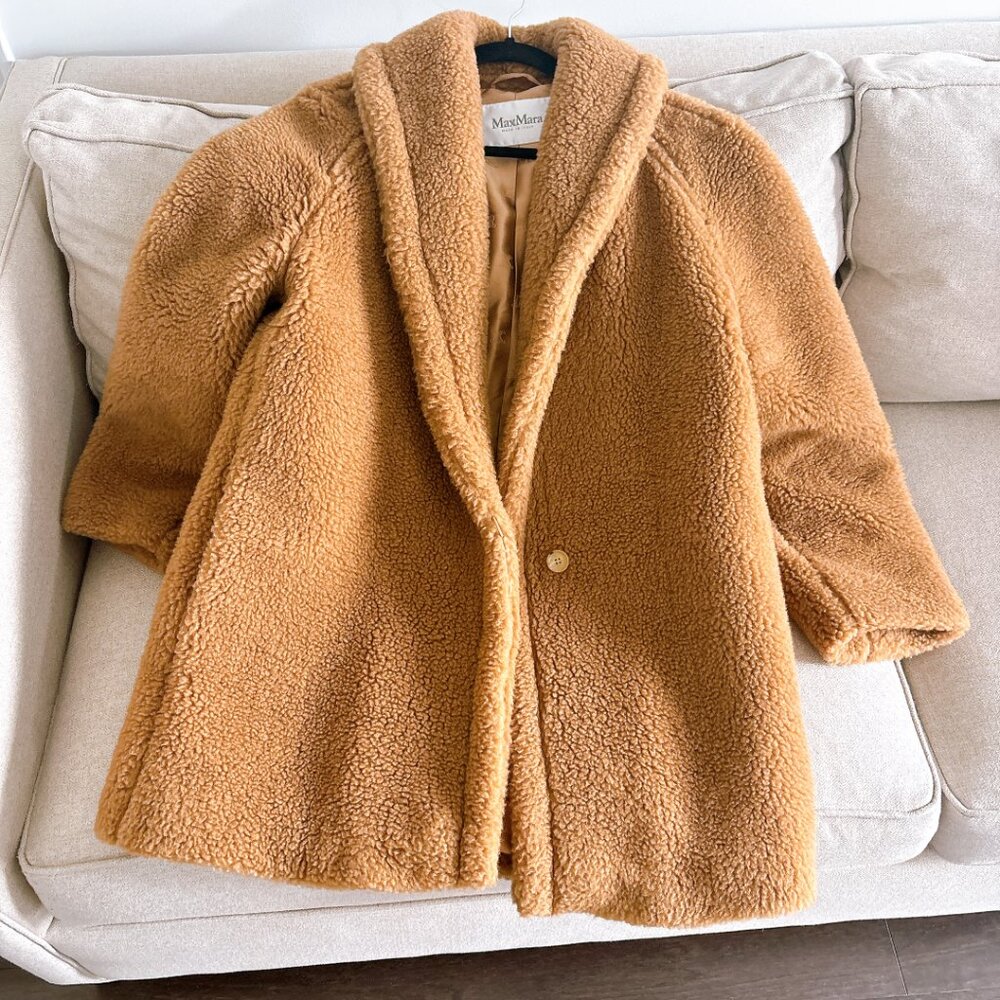 90% NEW MAX MARA TEDDY MID LENGTH CLASSIC JACKET, SIZE 42 medium